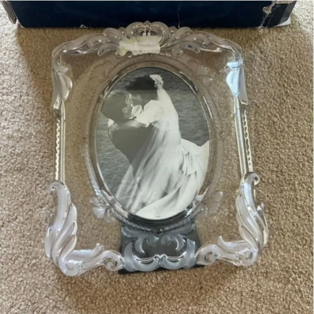 Mikasa 5x7 Oval Crystal Wedding Frame In Original Box